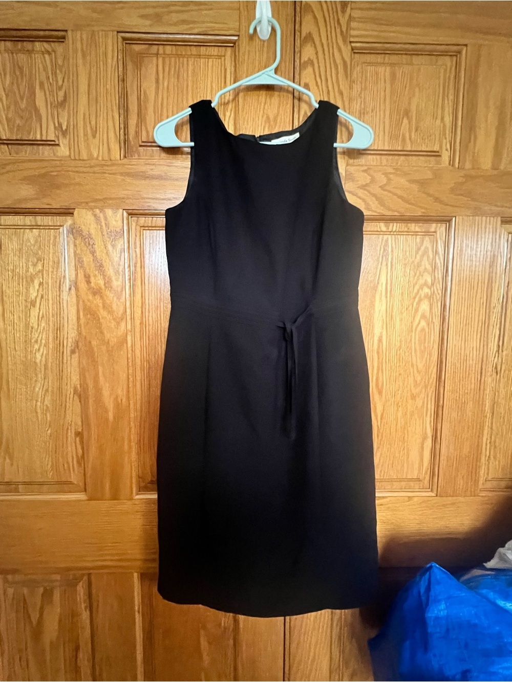 Amanda Smith - Classic Black Sleeveless Sheath Dress